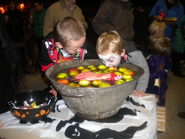 Apple Bobbing - 