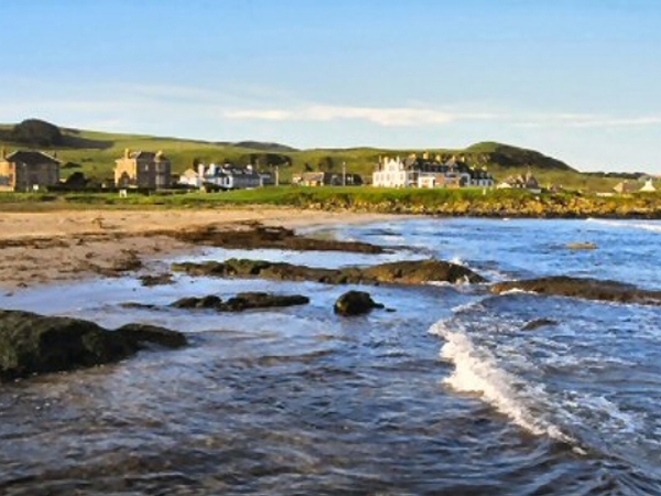 Waves Roll in at Machrihanish - A very atmospheric backdrop to the Machrihanish Wigwam Site