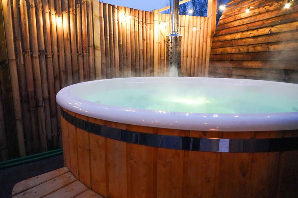 Wigwam Holidays Crowtree - Lincolnshire Hot Tub Glamping