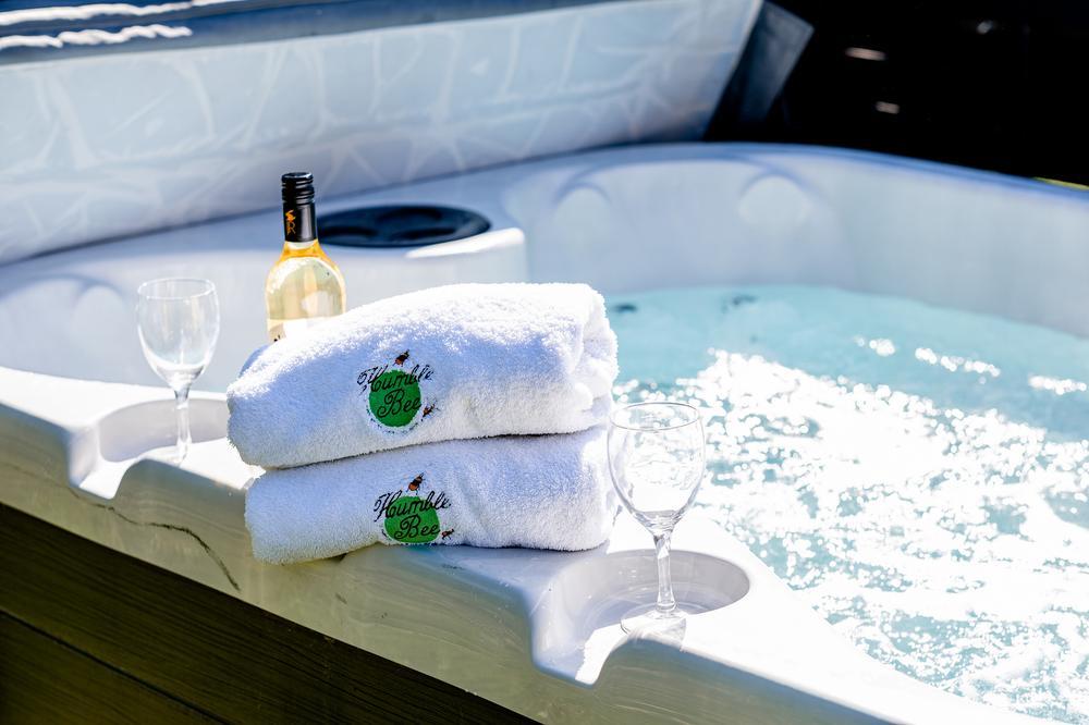 Wigwam Holidays Humble Bee Farm - North Yorkshire Hot Tub Glamping